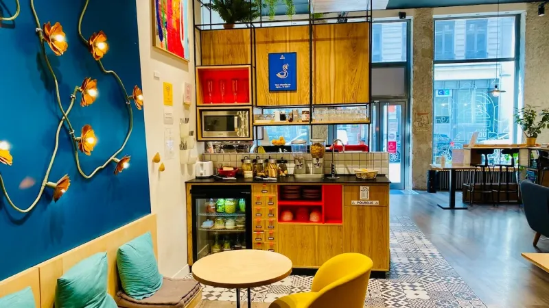 Espace de coworking flexible – abonnement boisson illimitée, ambiance studieuse Lyon Anticafé Lyon