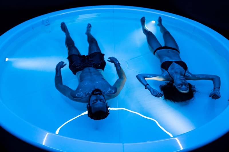 Centre de flottaison sensorielle – isolement et musique immersive Lyon Graviti